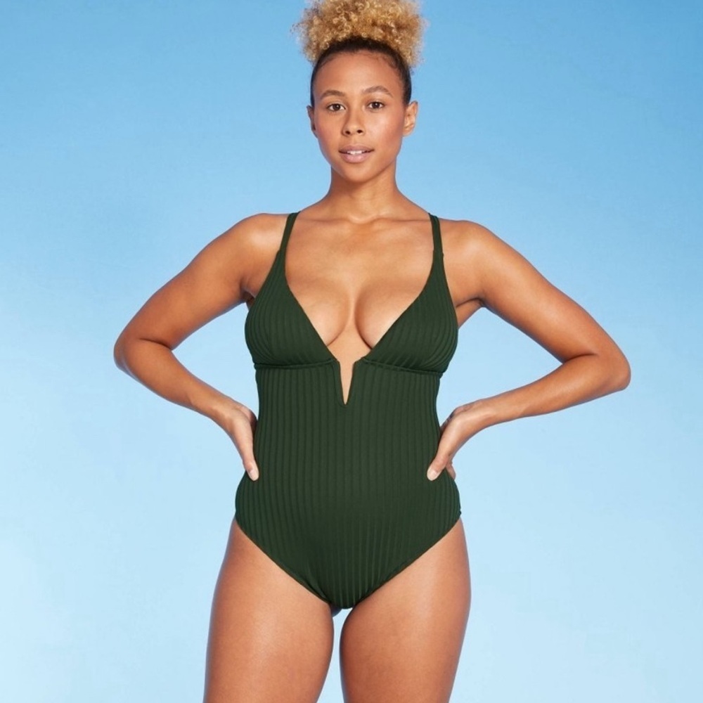 EUC Shade & Shore Green Ribbed Plunge Front V-Wire One Piece Swimsuit